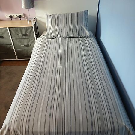 Twin Room In Prescot Homestay Exterior photo