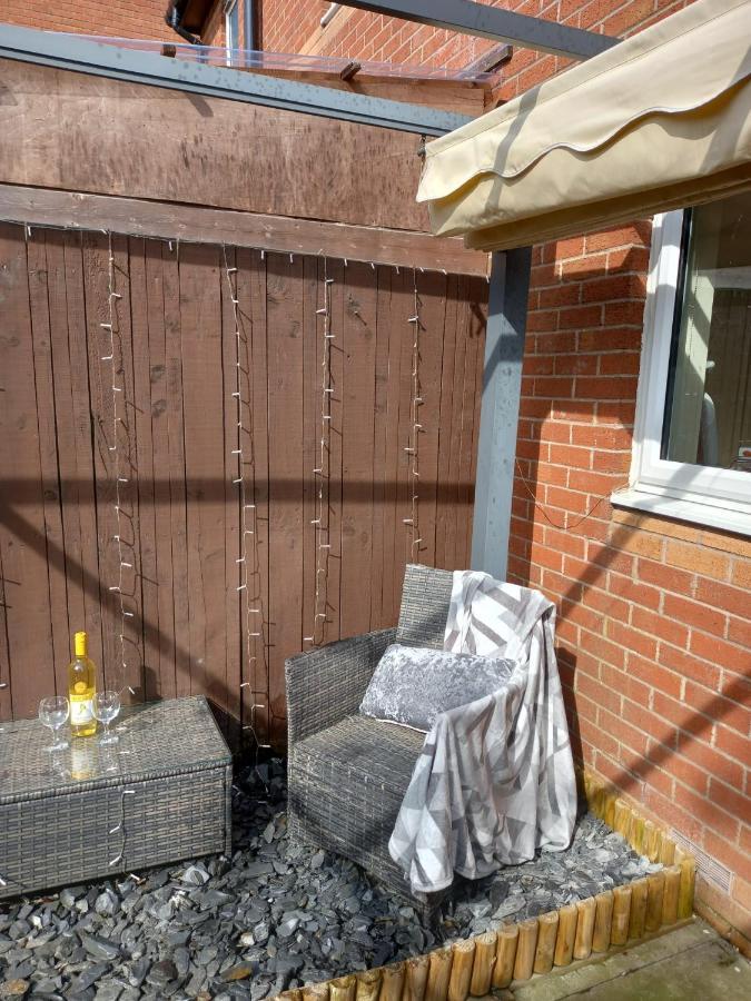 Twin Room In Prescot Homestay Exterior photo