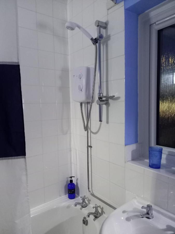 Twin Room In Prescot Homestay Exterior photo